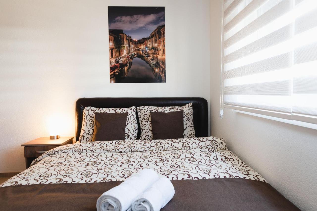 Apartmani Centar Lux New Zrenjanin Exterior photo
