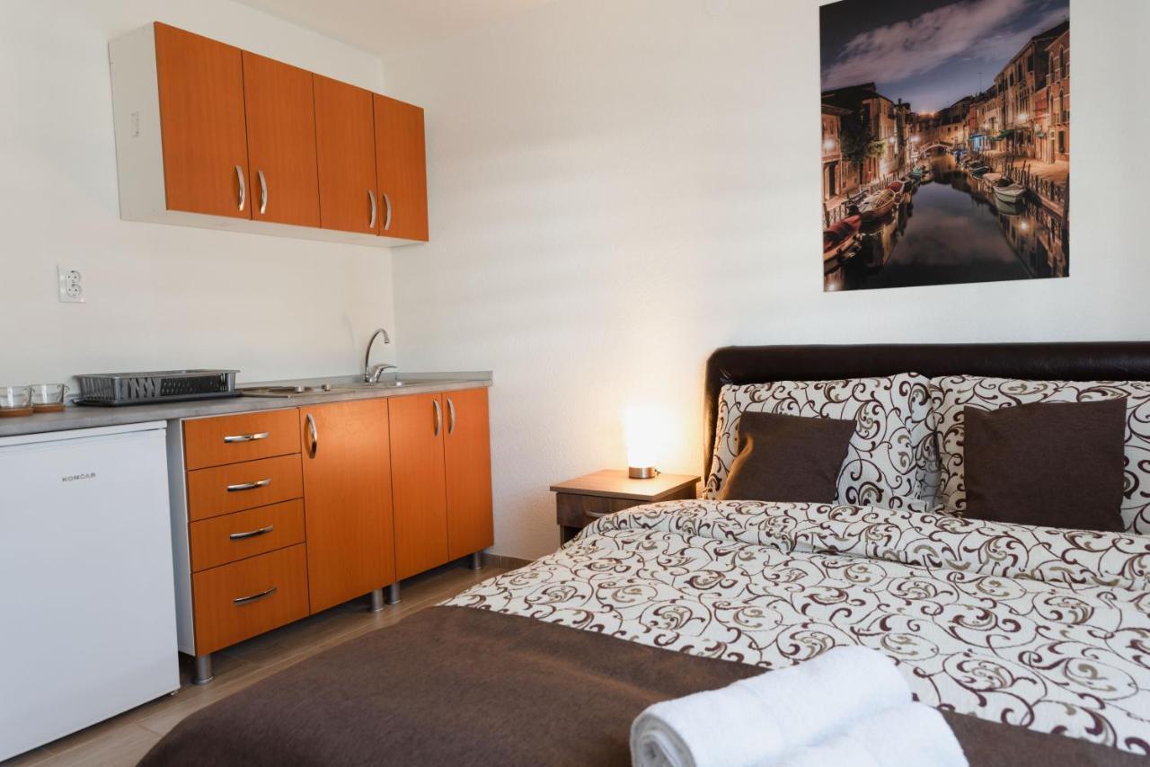 Apartmani Centar Lux New Zrenjanin Exterior photo